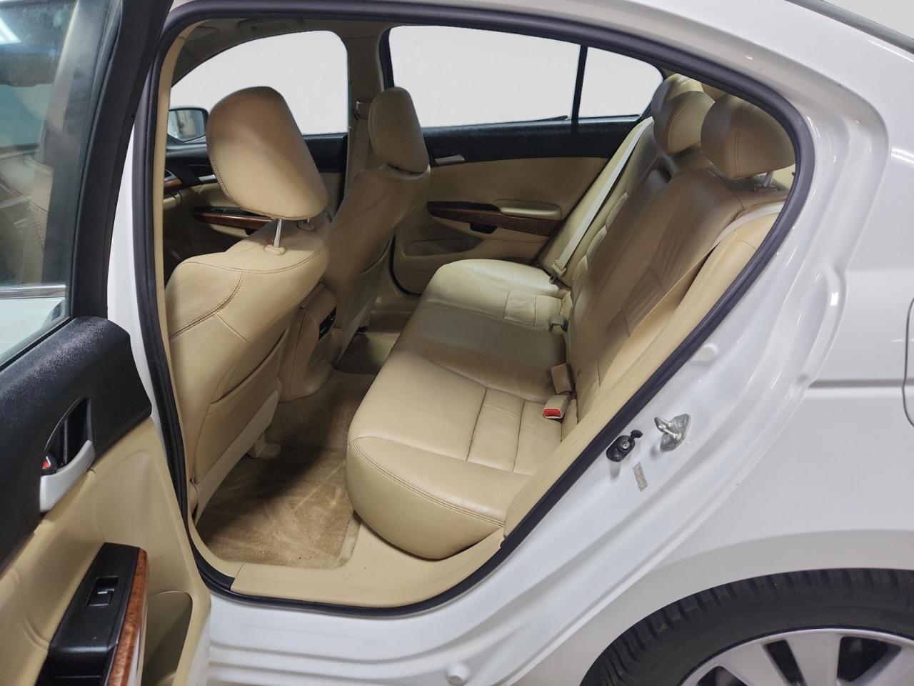 Honda Accord EX-L V-6 Sedan AT 2011