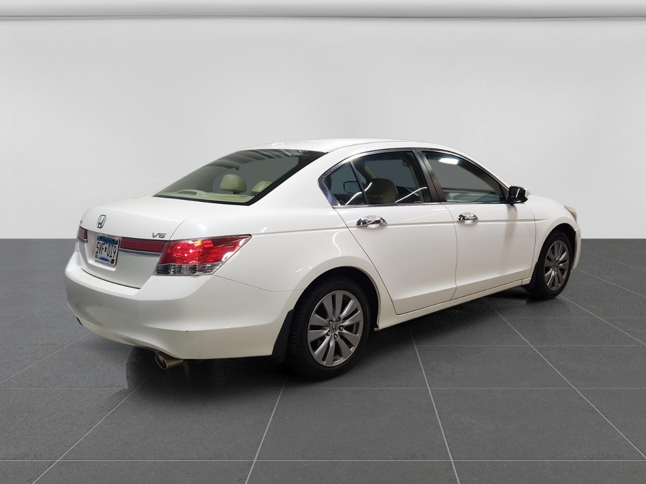 Honda Accord EX-L V-6 Sedan AT 2011