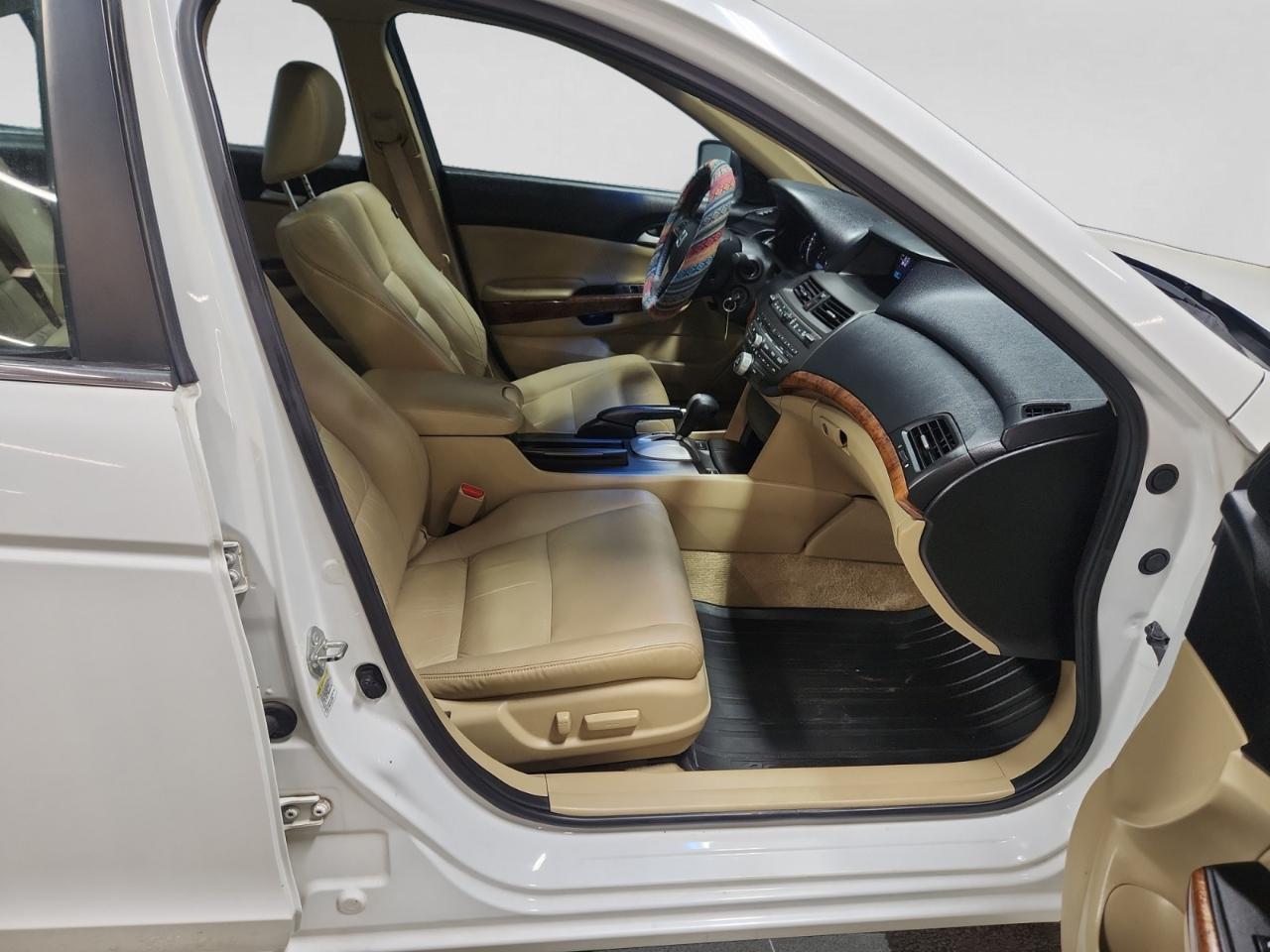Honda Accord EX-L V-6 Sedan AT 2011