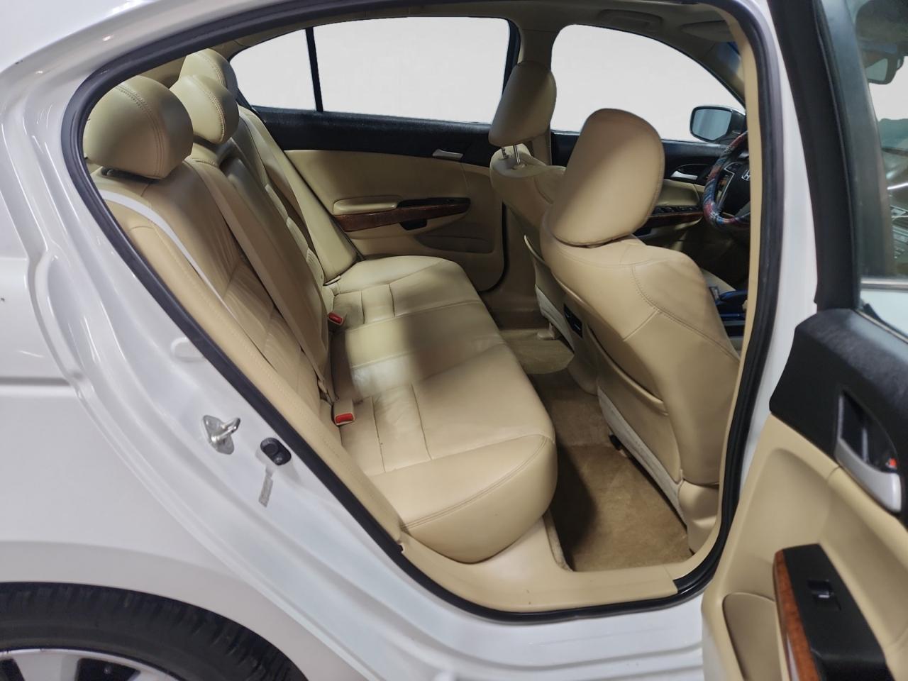 Honda Accord EX-L V-6 Sedan AT 2011