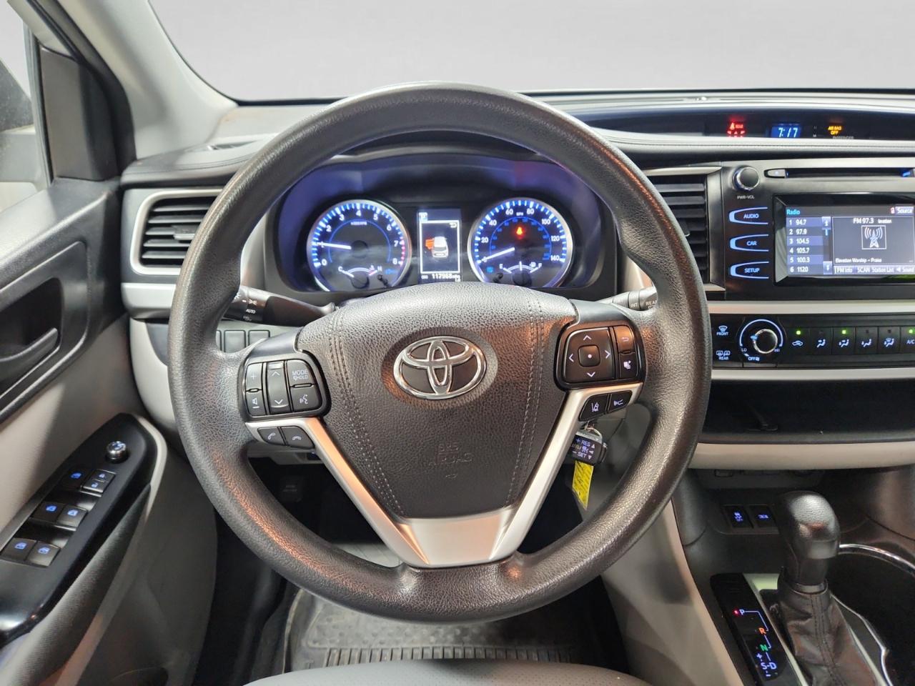 Toyota Highlander LE FWD V6 2019