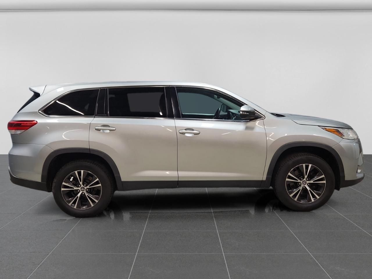 Toyota Highlander LE FWD V6 2019