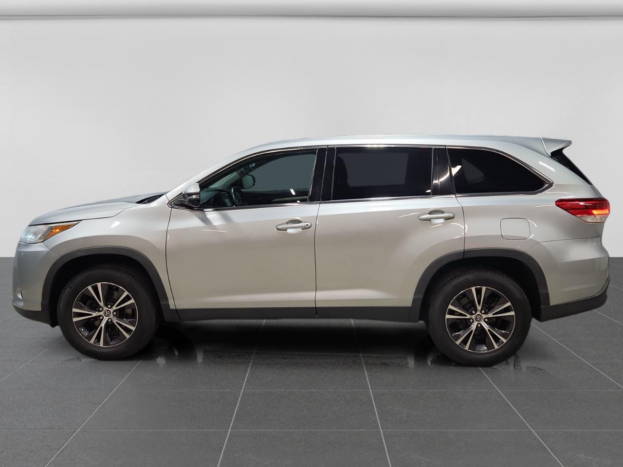 Toyota Highlander LE FWD V6 2019