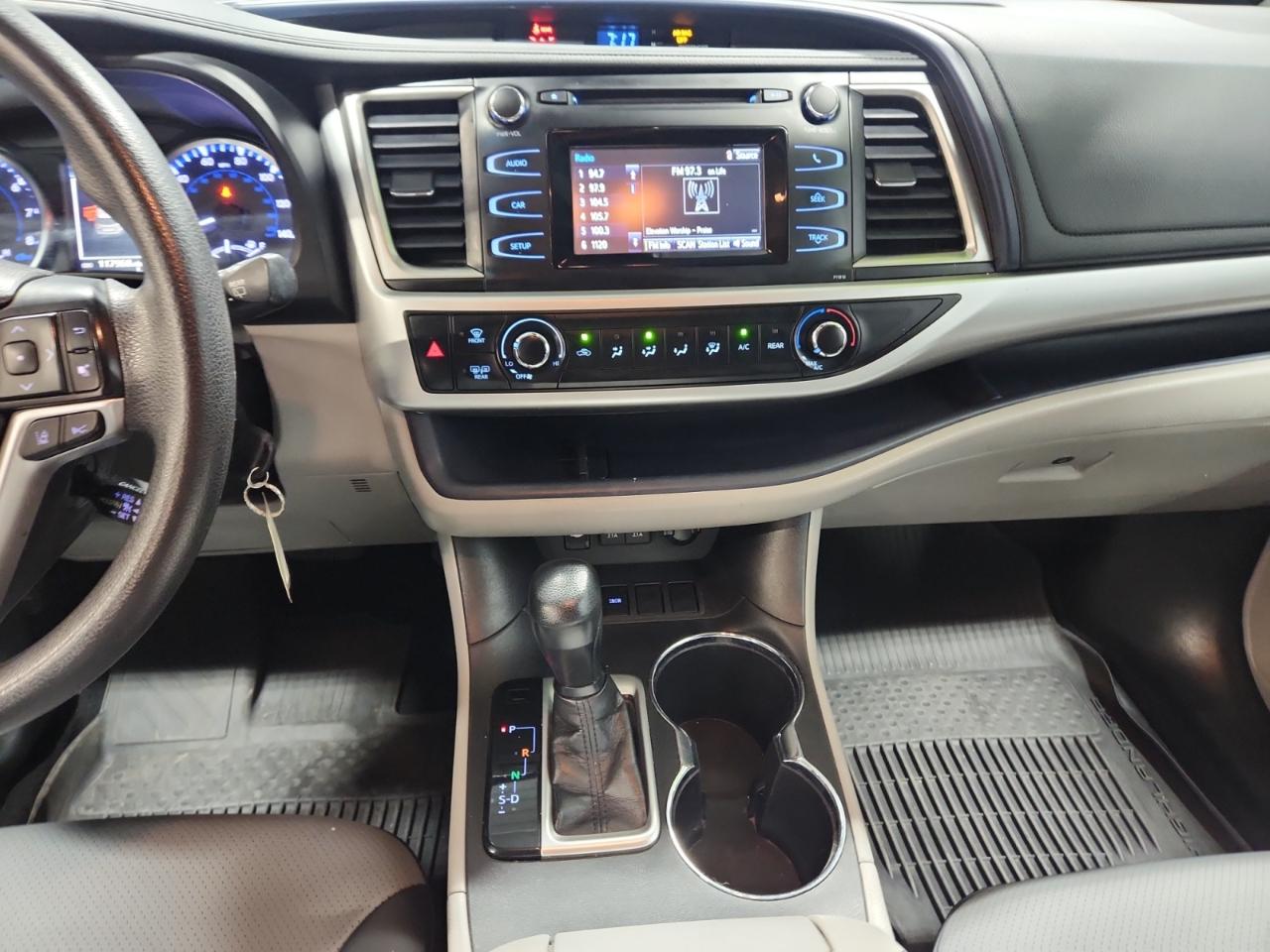 Toyota Highlander LE FWD V6 2019