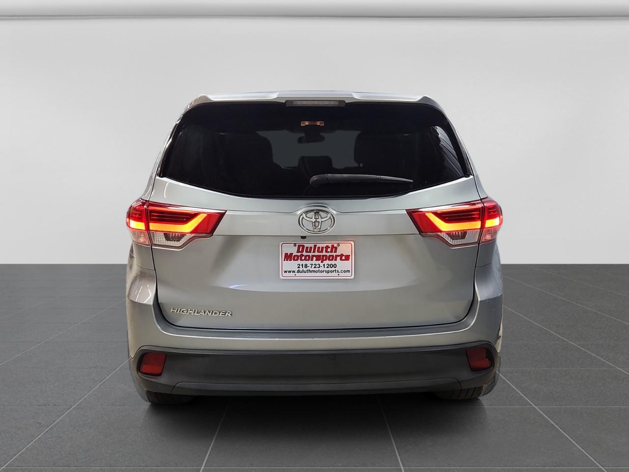 Toyota Highlander LE FWD V6 2019