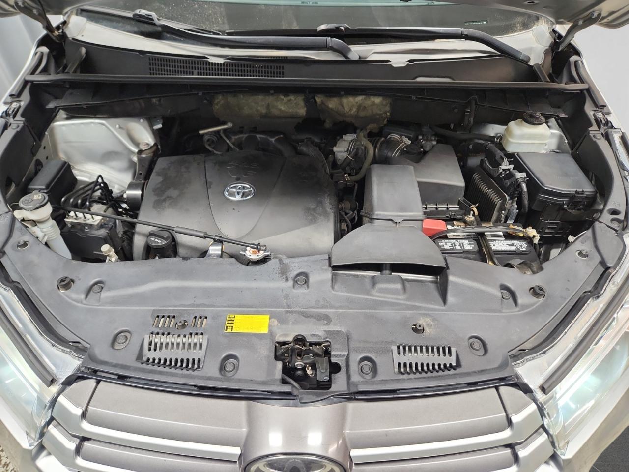 Toyota Highlander LE FWD V6 2019