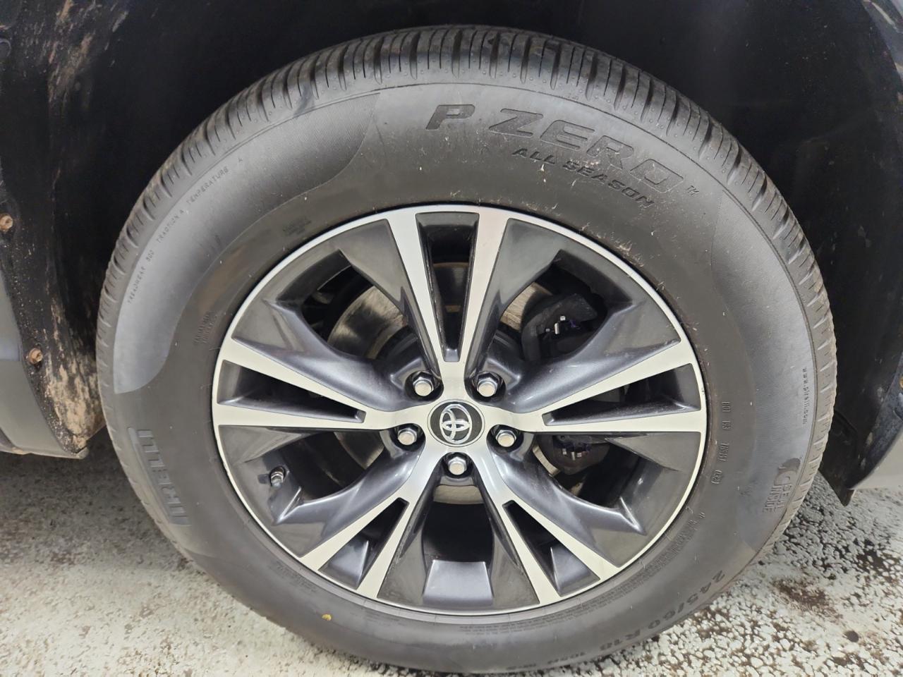 Toyota Highlander LE FWD V6 2019