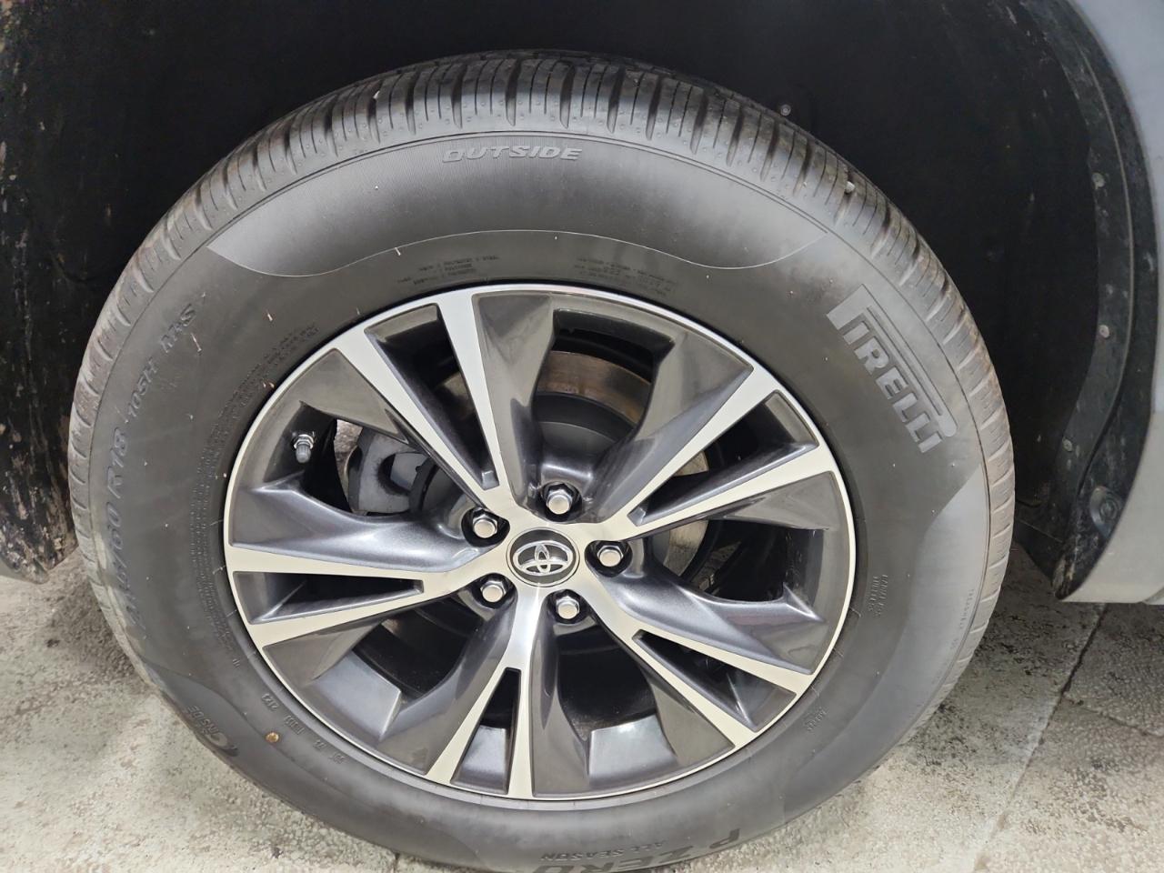 Toyota Highlander LE FWD V6 2019