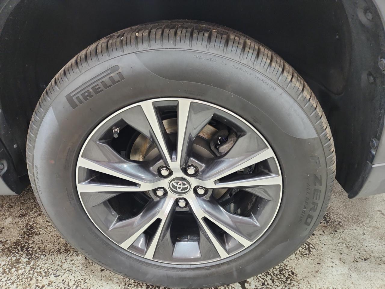 Toyota Highlander LE FWD V6 2019