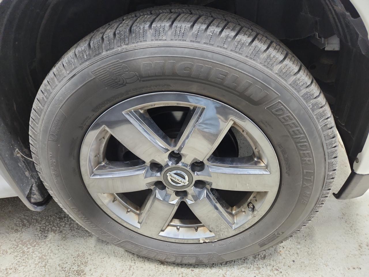 Nissan Armada Platinum Reserve 4WD 2014