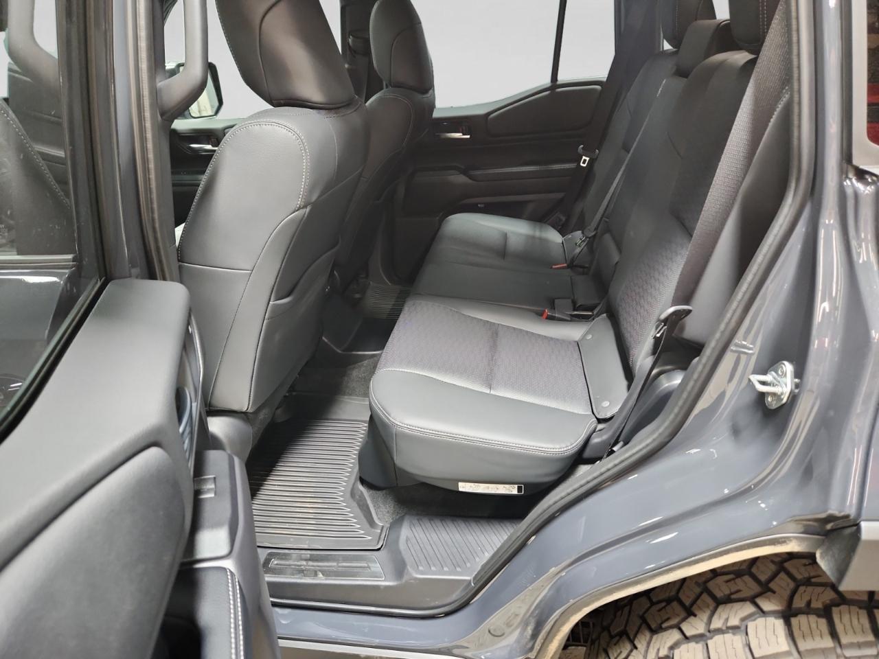 Toyota Land Cruiser Base 2026