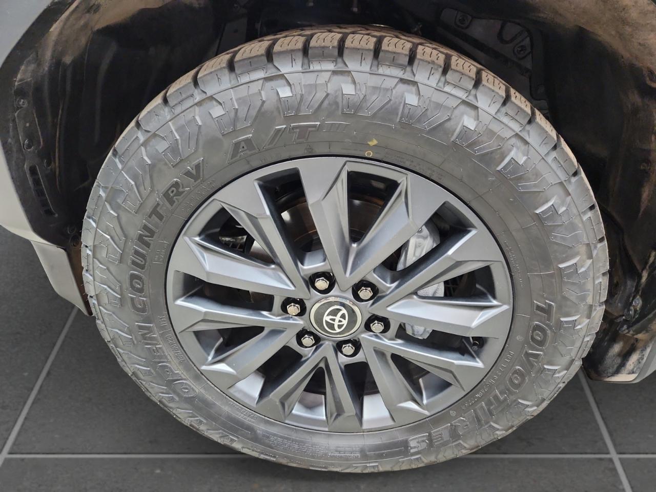 Toyota Land Cruiser Base 2026