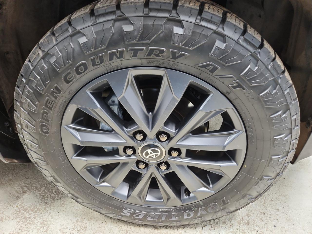 Toyota Land Cruiser Base 2026