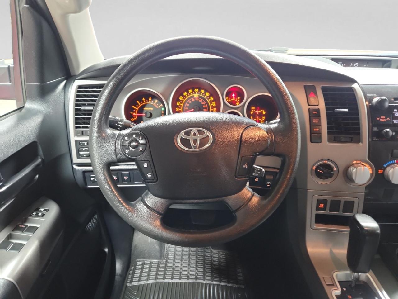 Toyota Tundra Tundra-Grade CrewMax 5.7L 4WD 2011