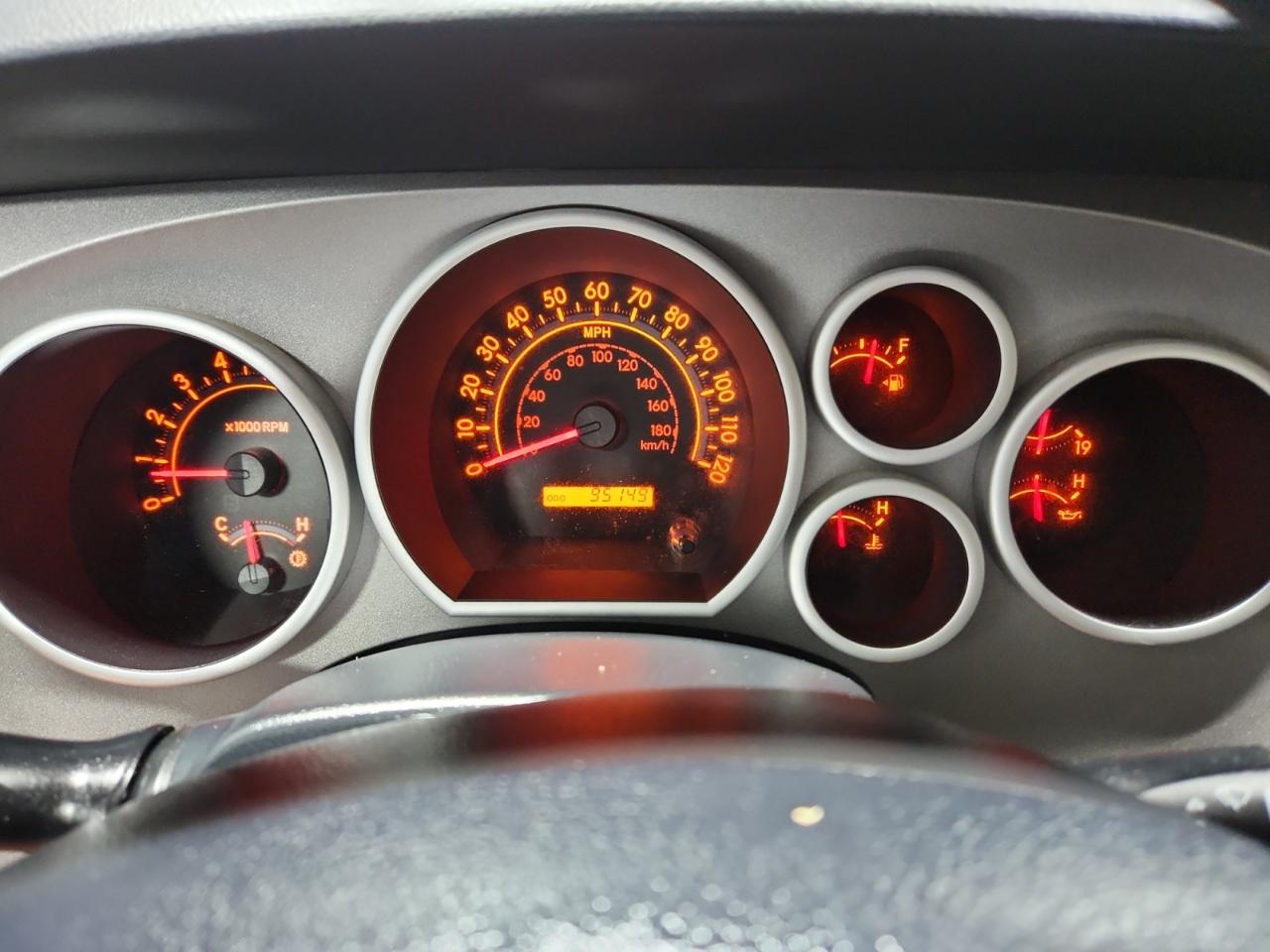Toyota Tundra Tundra-Grade CrewMax 5.7L 4WD 2011