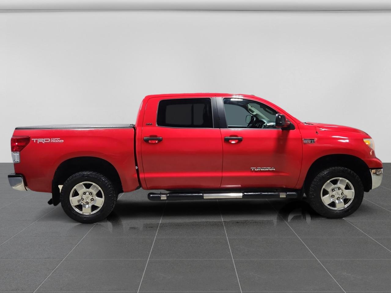 Toyota Tundra Tundra-Grade CrewMax 5.7L 4WD 2011