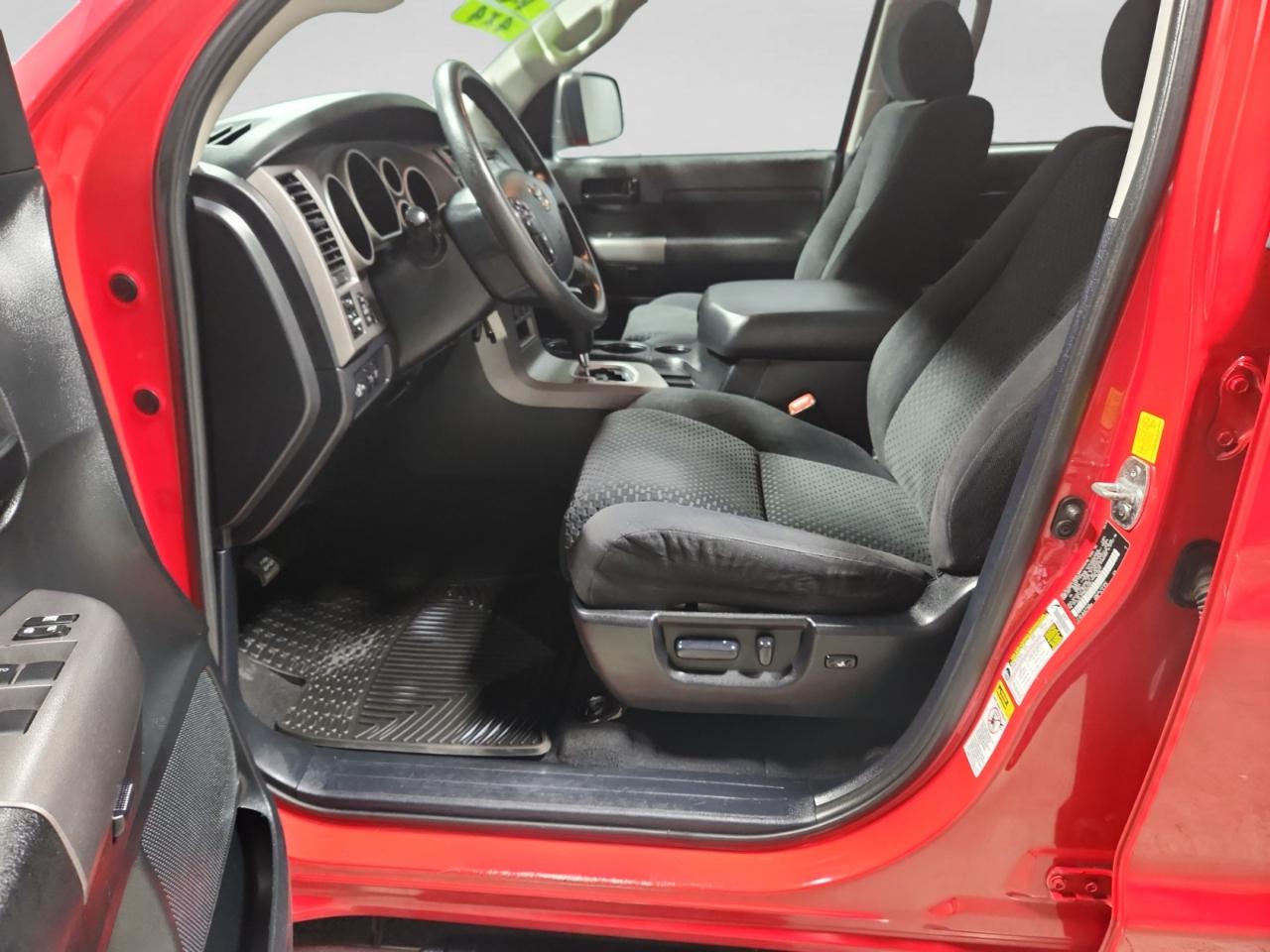 Toyota Tundra Tundra-Grade CrewMax 5.7L 4WD 2011