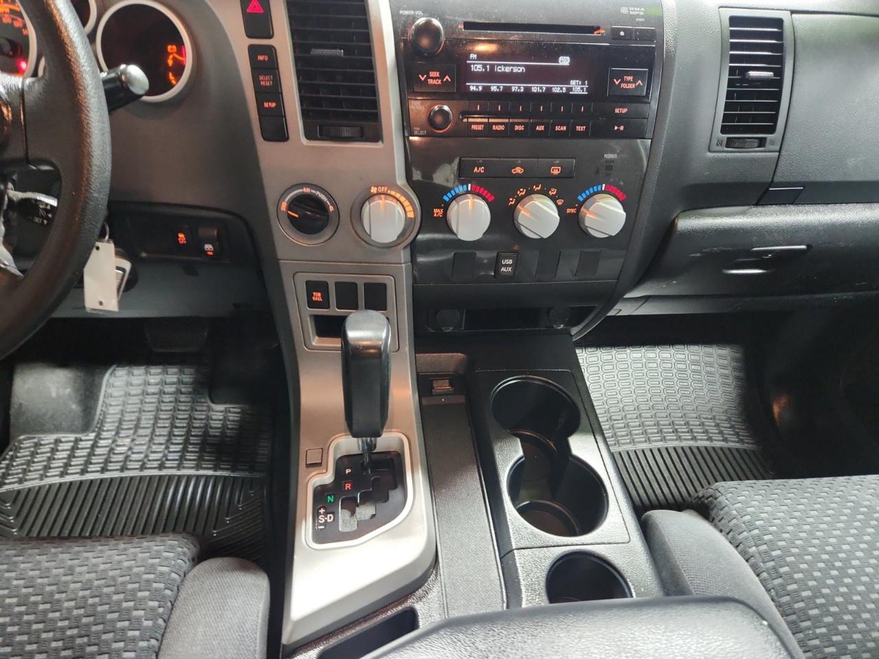 Toyota Tundra Tundra-Grade CrewMax 5.7L 4WD 2011
