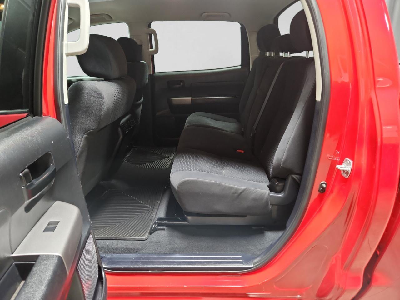Toyota Tundra Tundra-Grade CrewMax 5.7L 4WD 2011