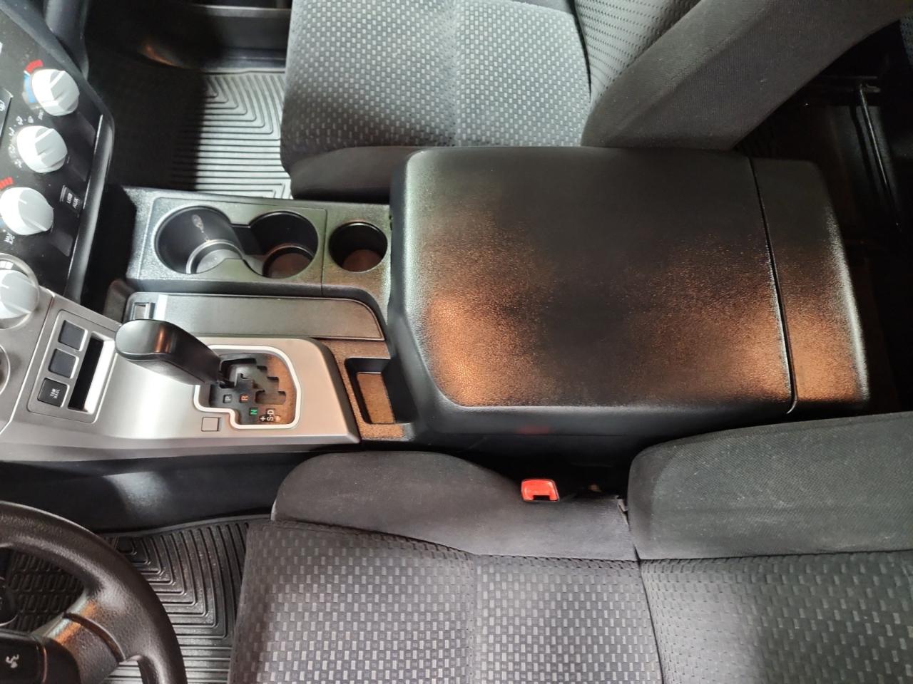 Toyota Tundra Tundra-Grade CrewMax 5.7L 4WD 2011