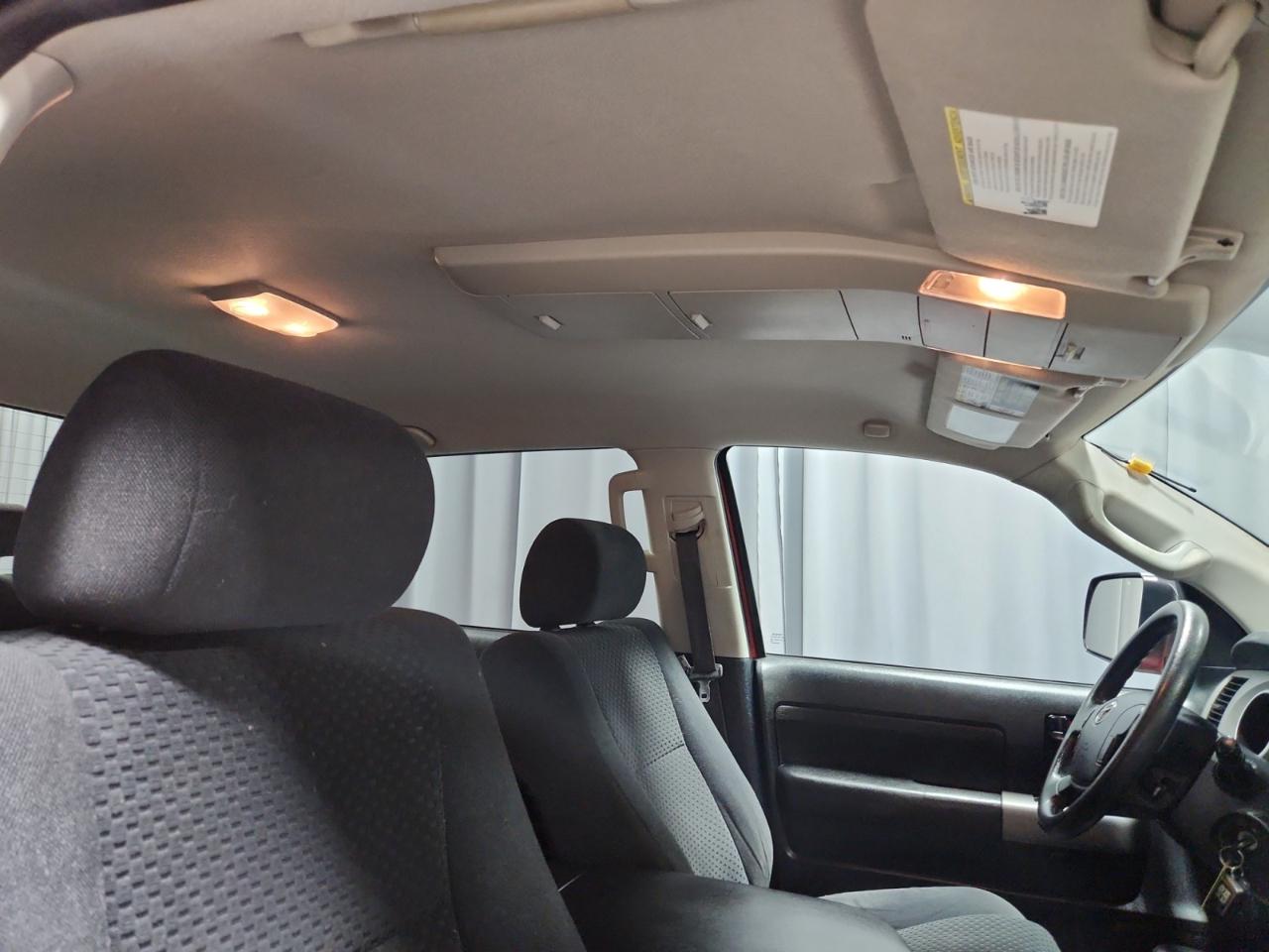 Toyota Tundra Tundra-Grade CrewMax 5.7L 4WD 2011