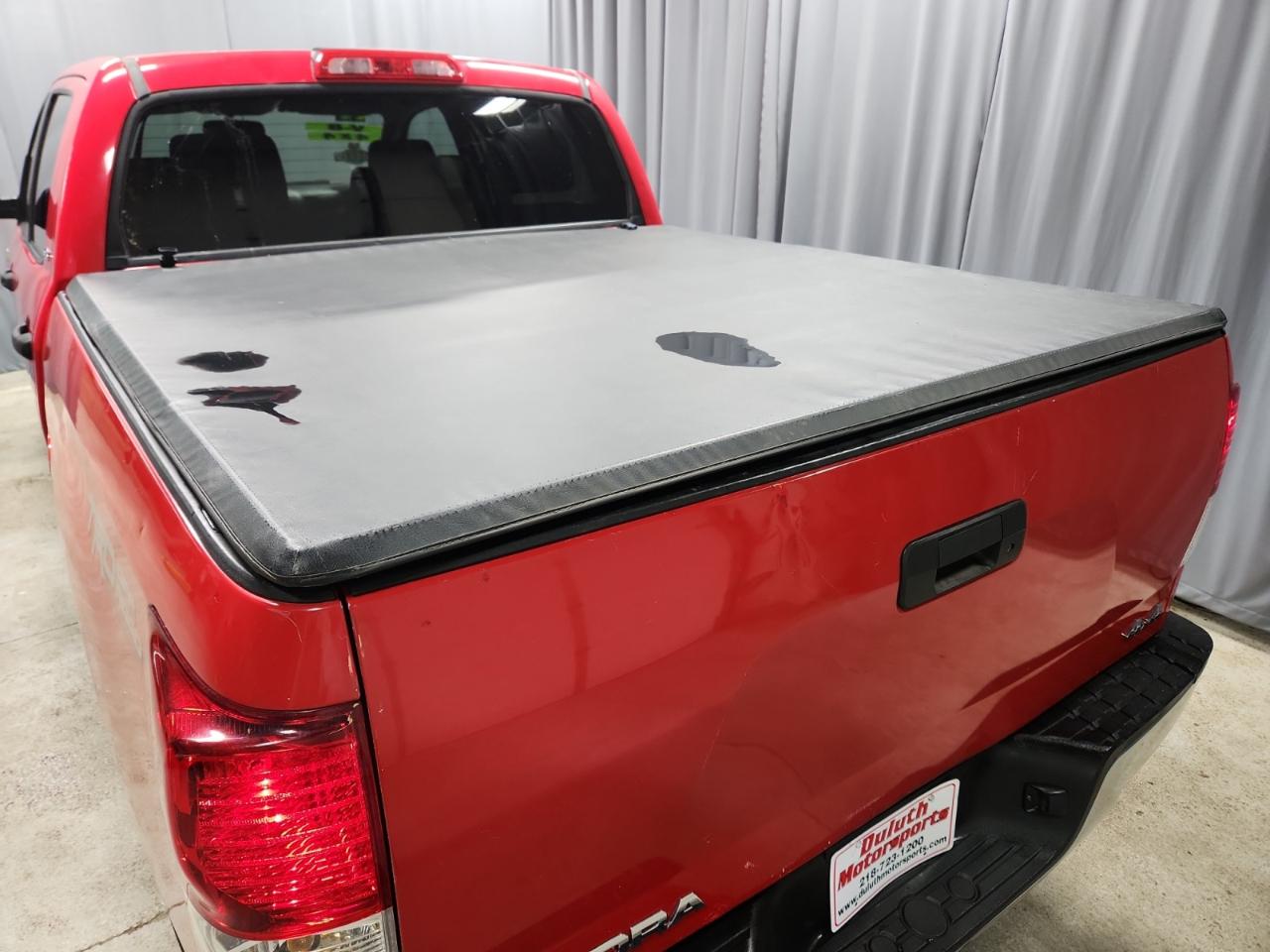 Toyota Tundra Tundra-Grade CrewMax 5.7L 4WD 2011
