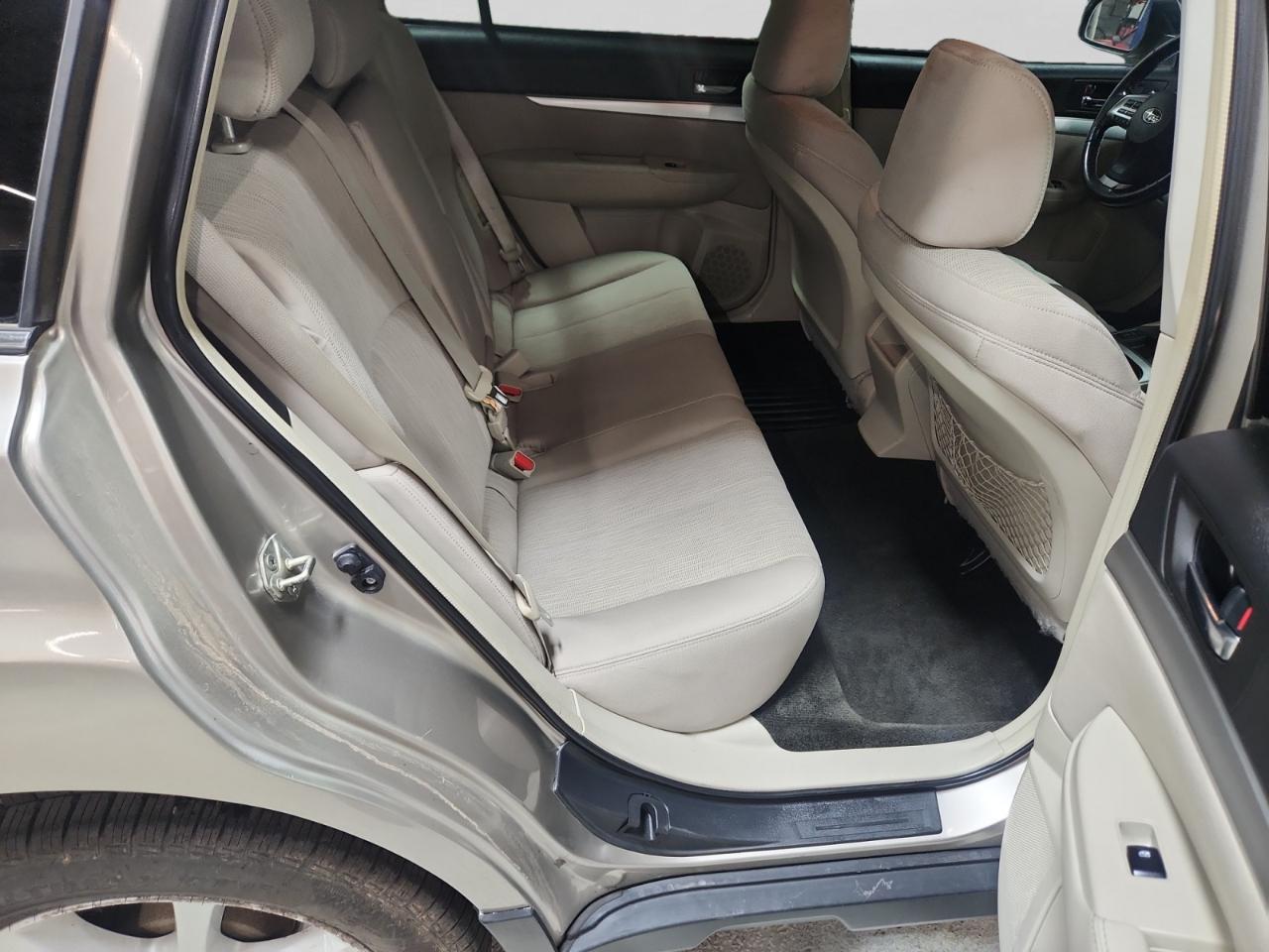 Subaru Outback 2.5i Premium 2014