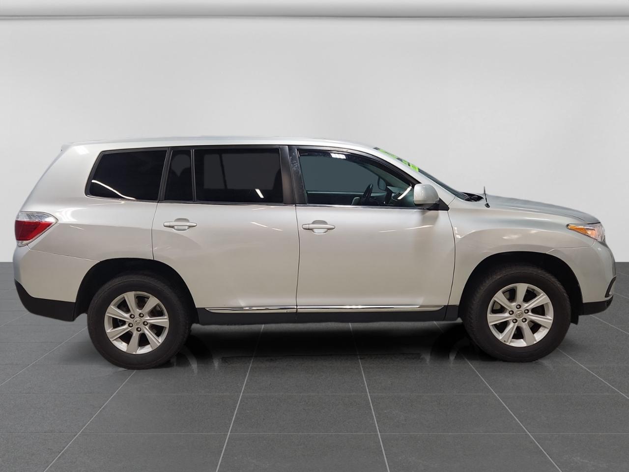 Toyota Highlander Base 4WD 2012