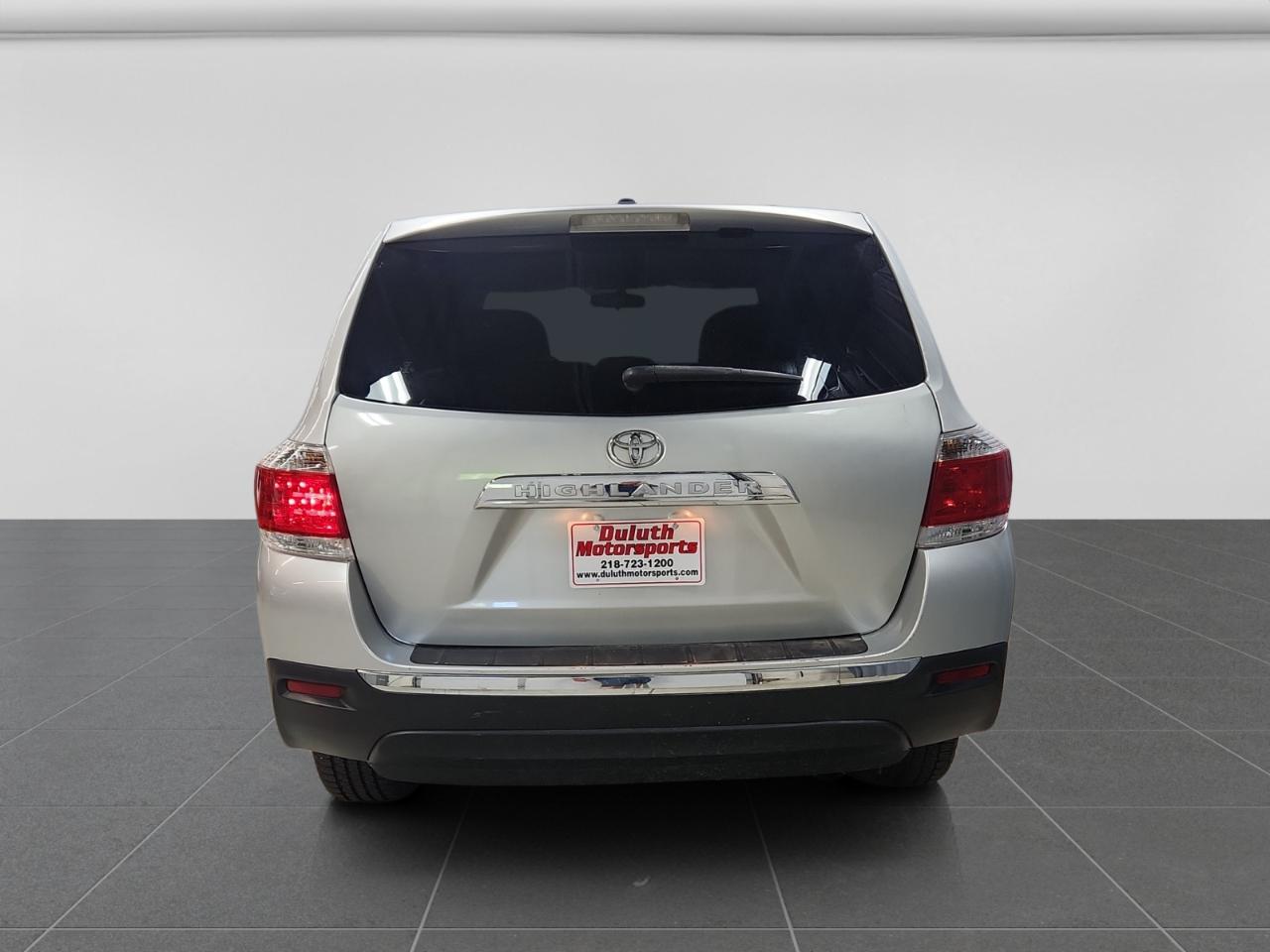 Toyota Highlander Base 4WD 2012