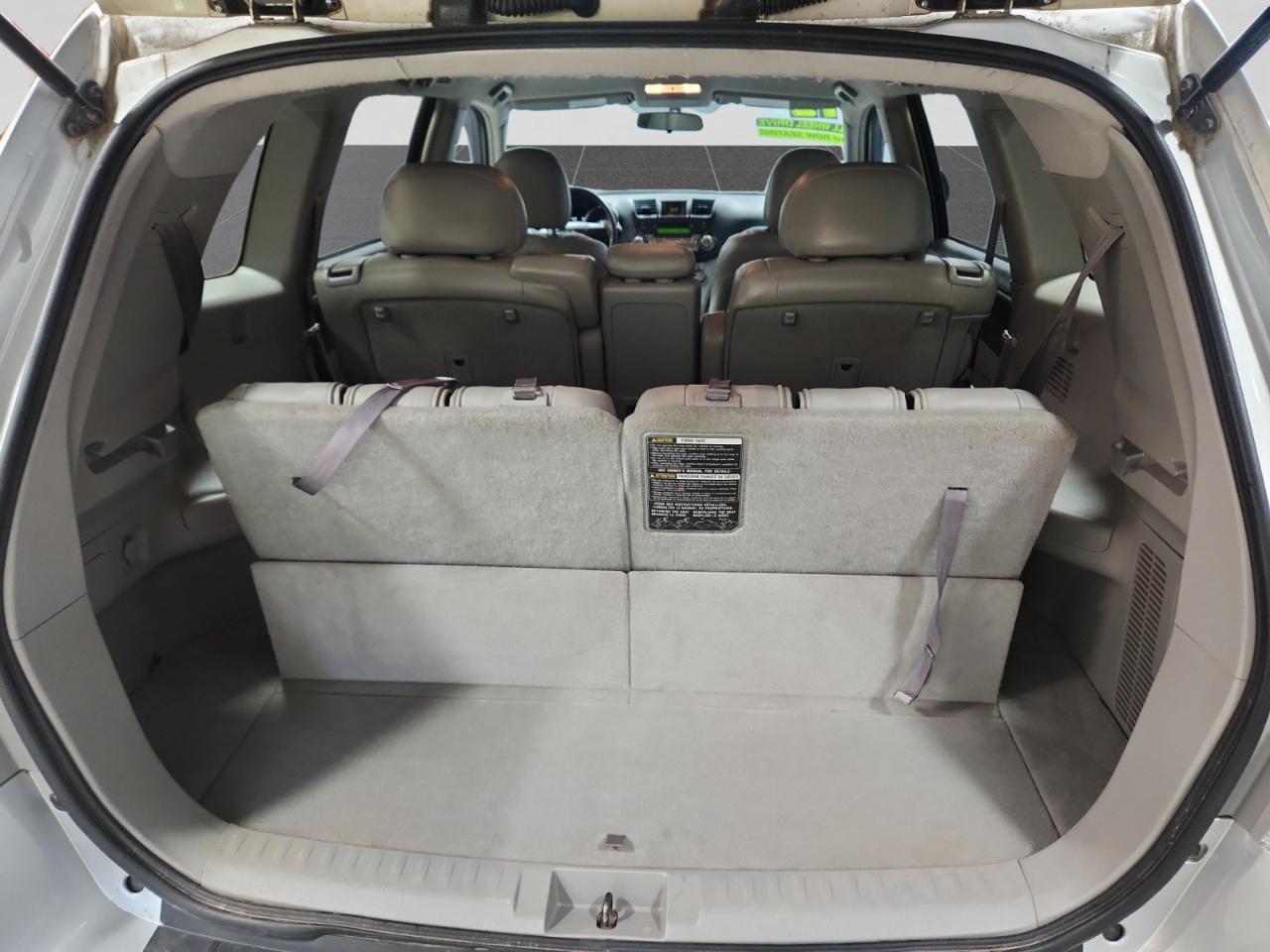 Toyota Highlander Base 4WD 2012