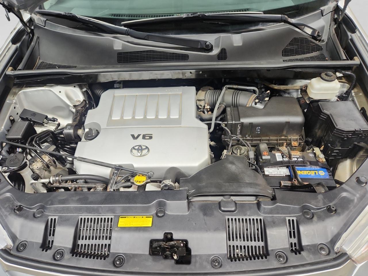 Toyota Highlander Base 4WD 2012