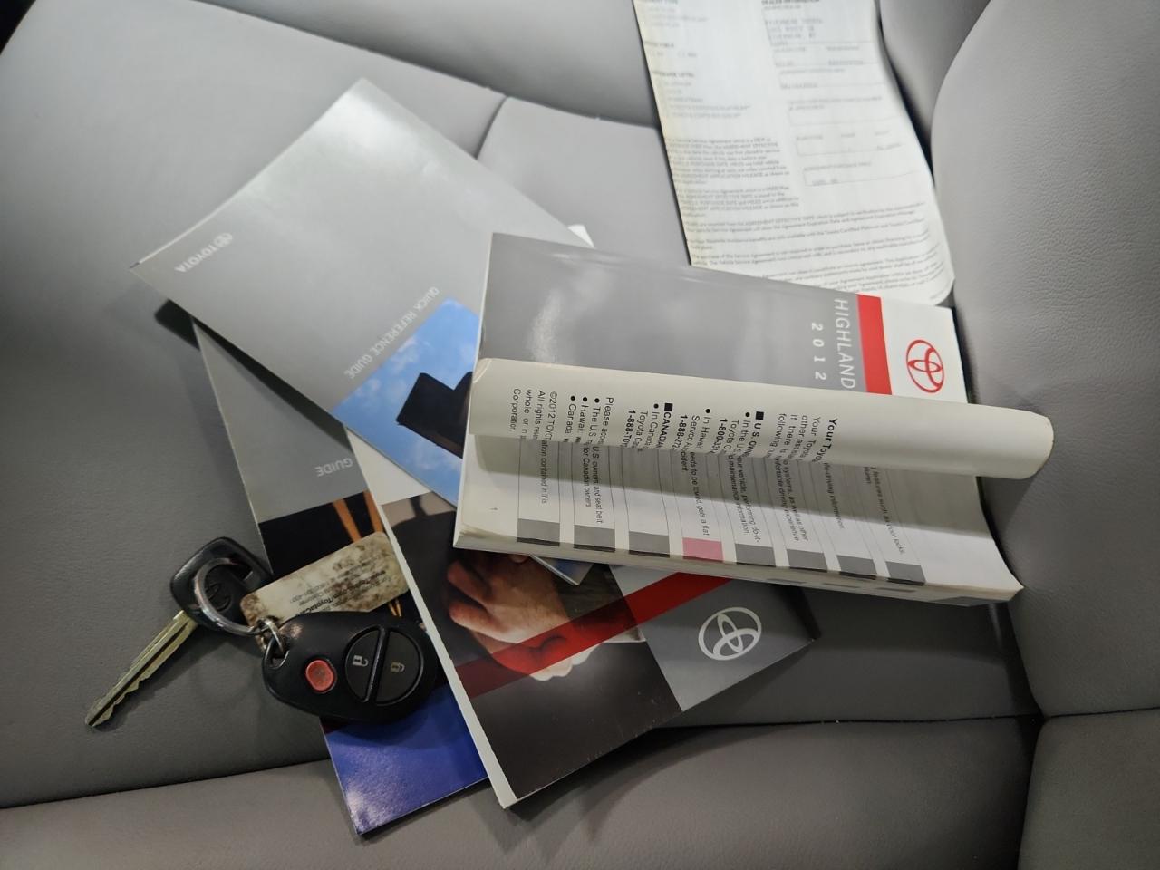 Toyota Highlander Base 4WD 2012