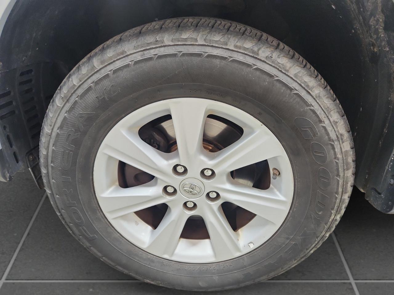 Toyota Highlander Base 4WD 2012
