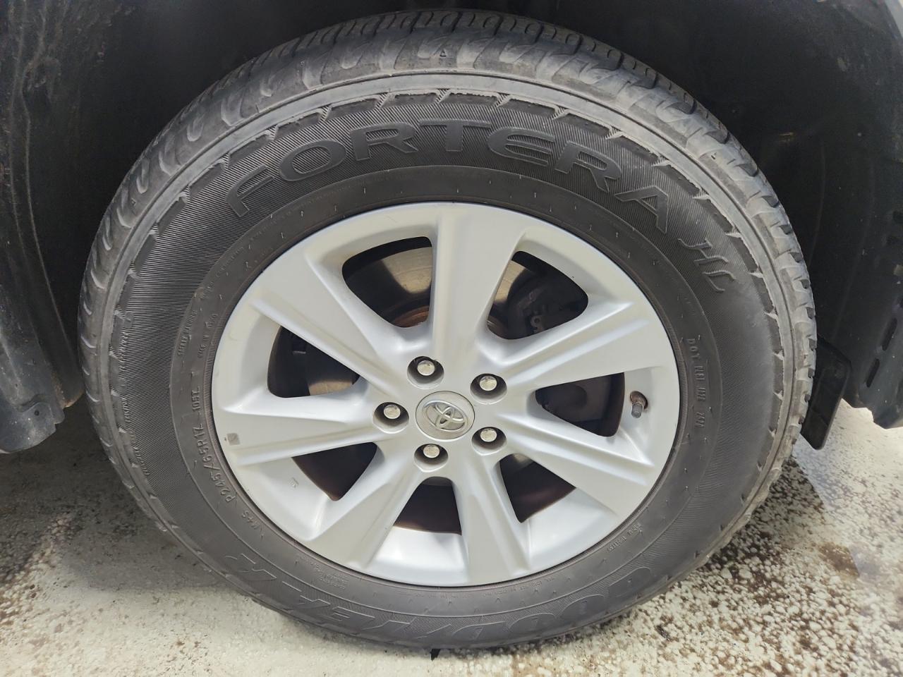 Toyota Highlander Base 4WD 2012