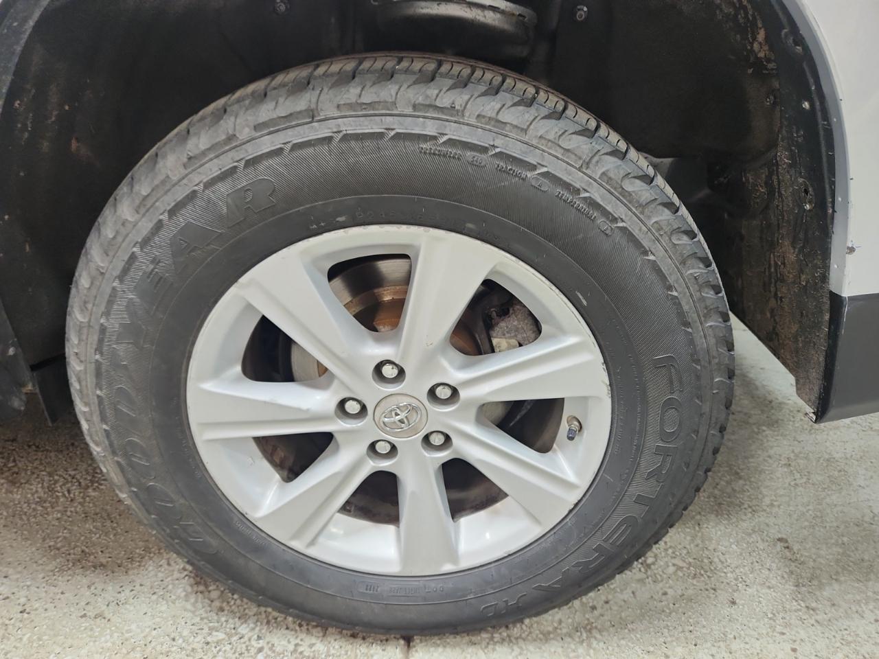 Toyota Highlander Base 4WD 2012