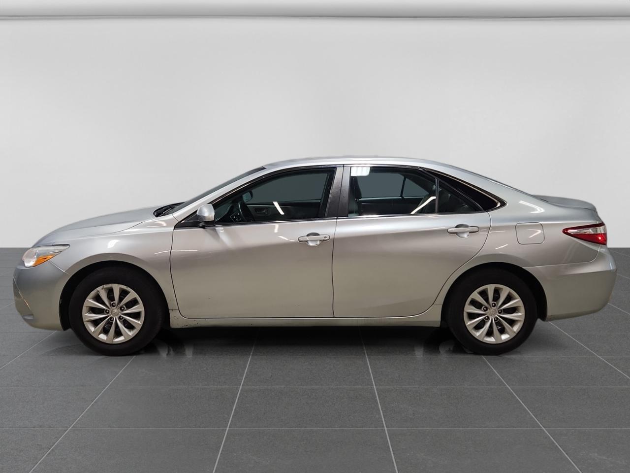 Toyota Camry LE 6-Spd AT 2015
