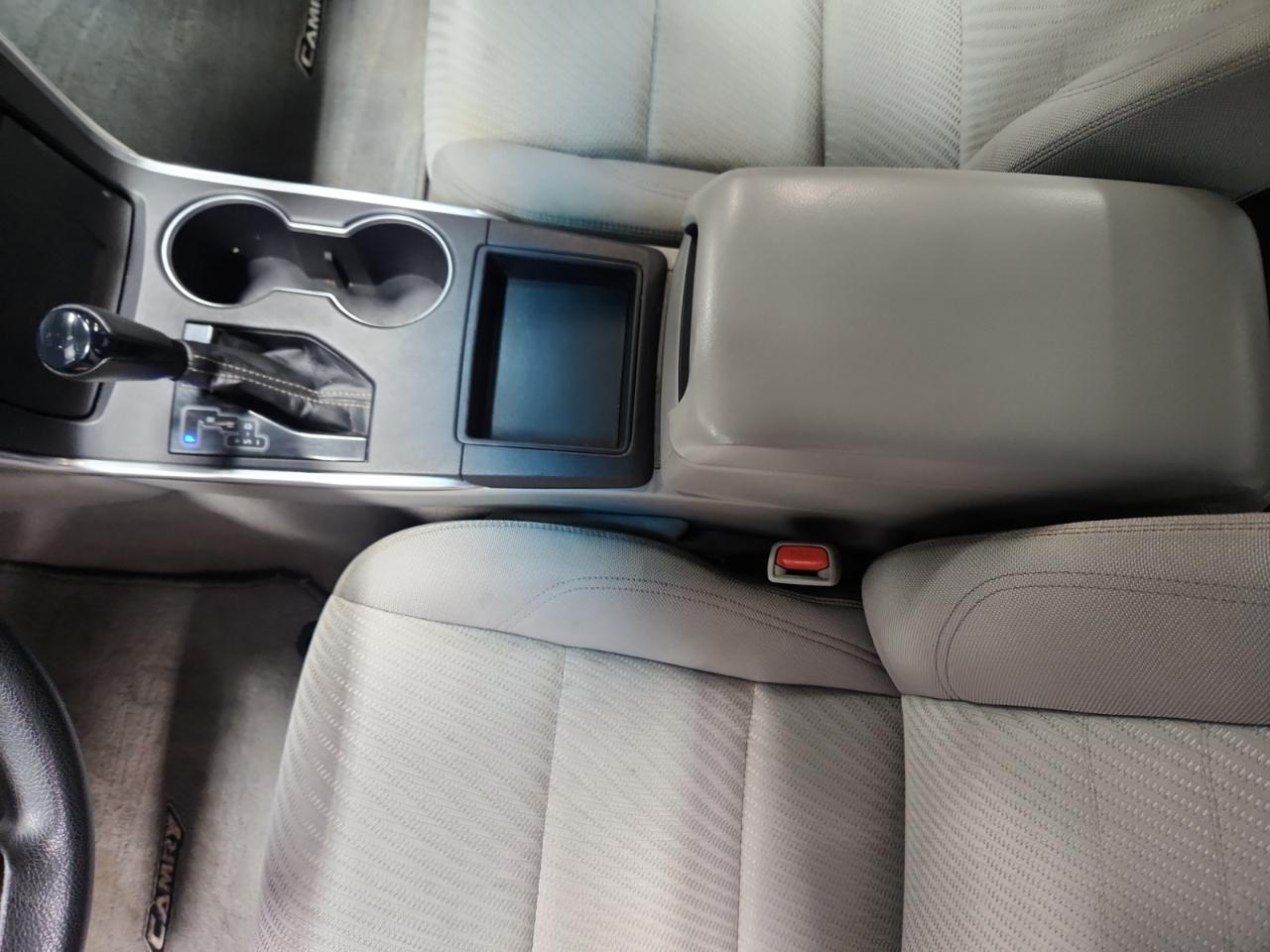 Toyota Camry LE 6-Spd AT 2015