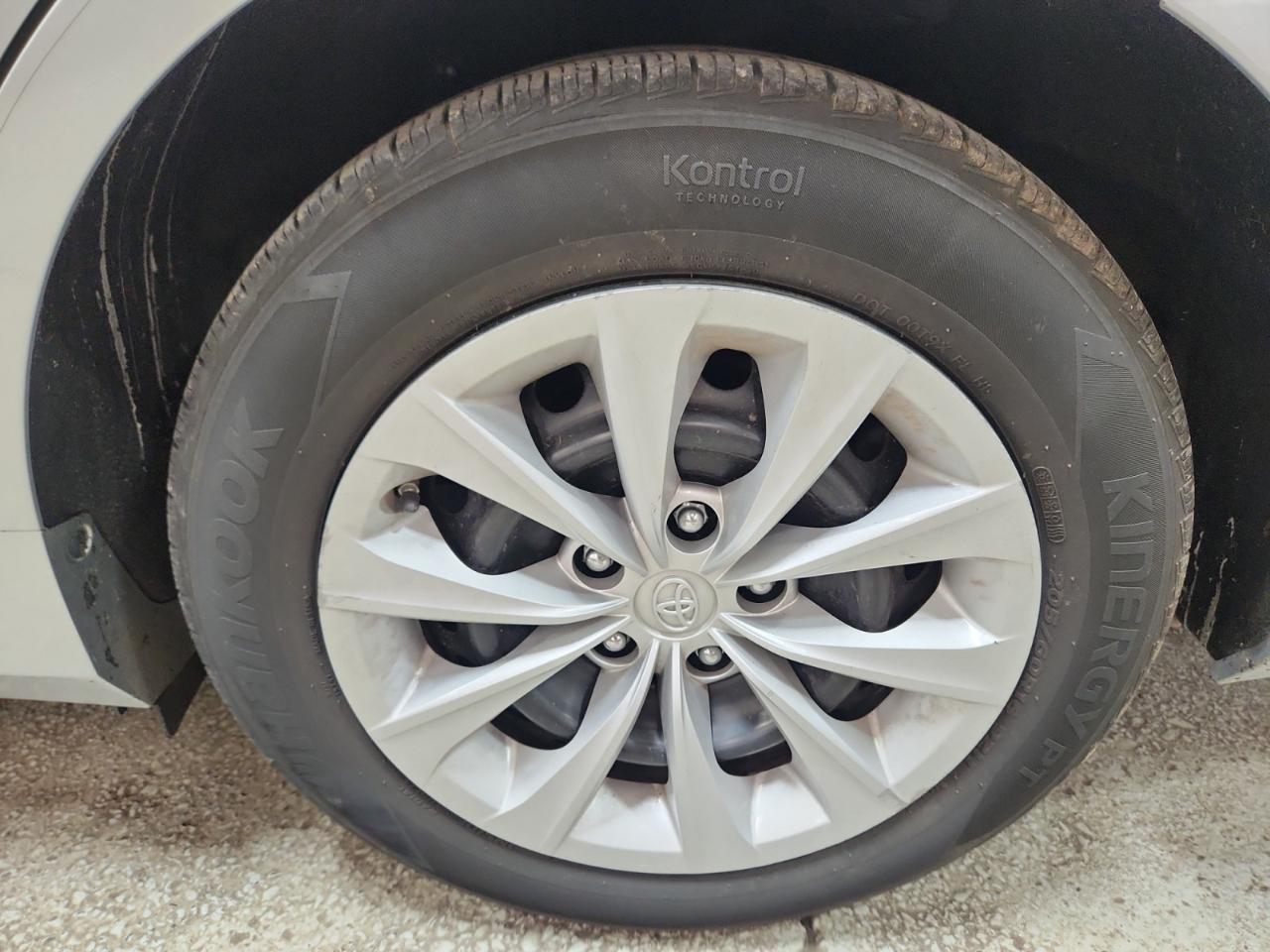 Toyota Camry LE 6-Spd AT 2015