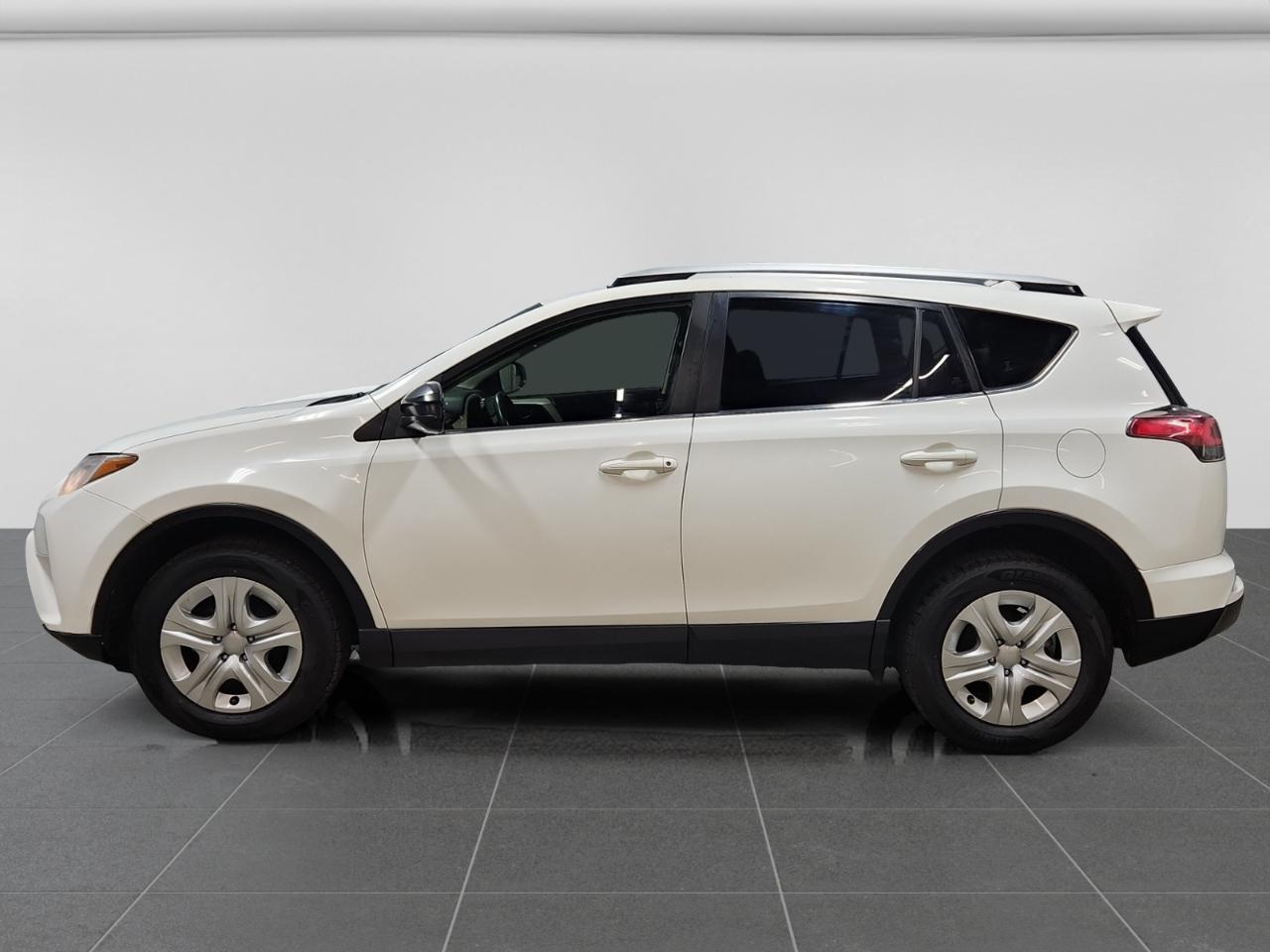 Toyota RAV4 LE AWD 2016