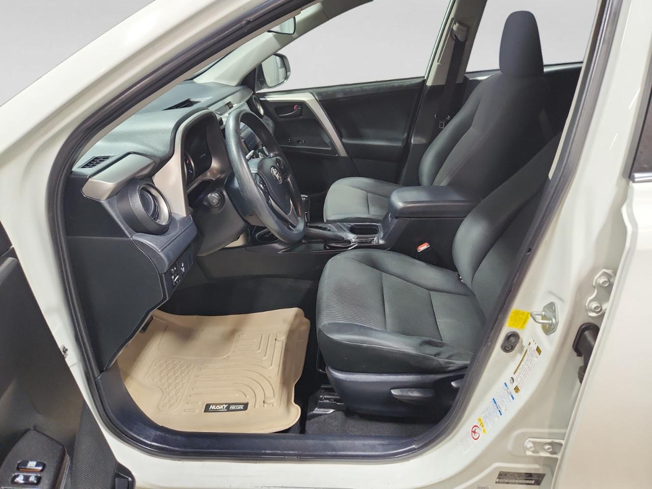 Toyota RAV4 LE AWD 2016