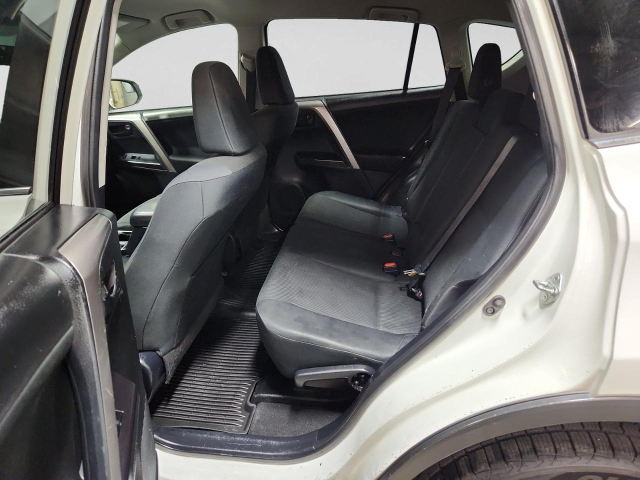 Toyota RAV4 LE AWD 2016