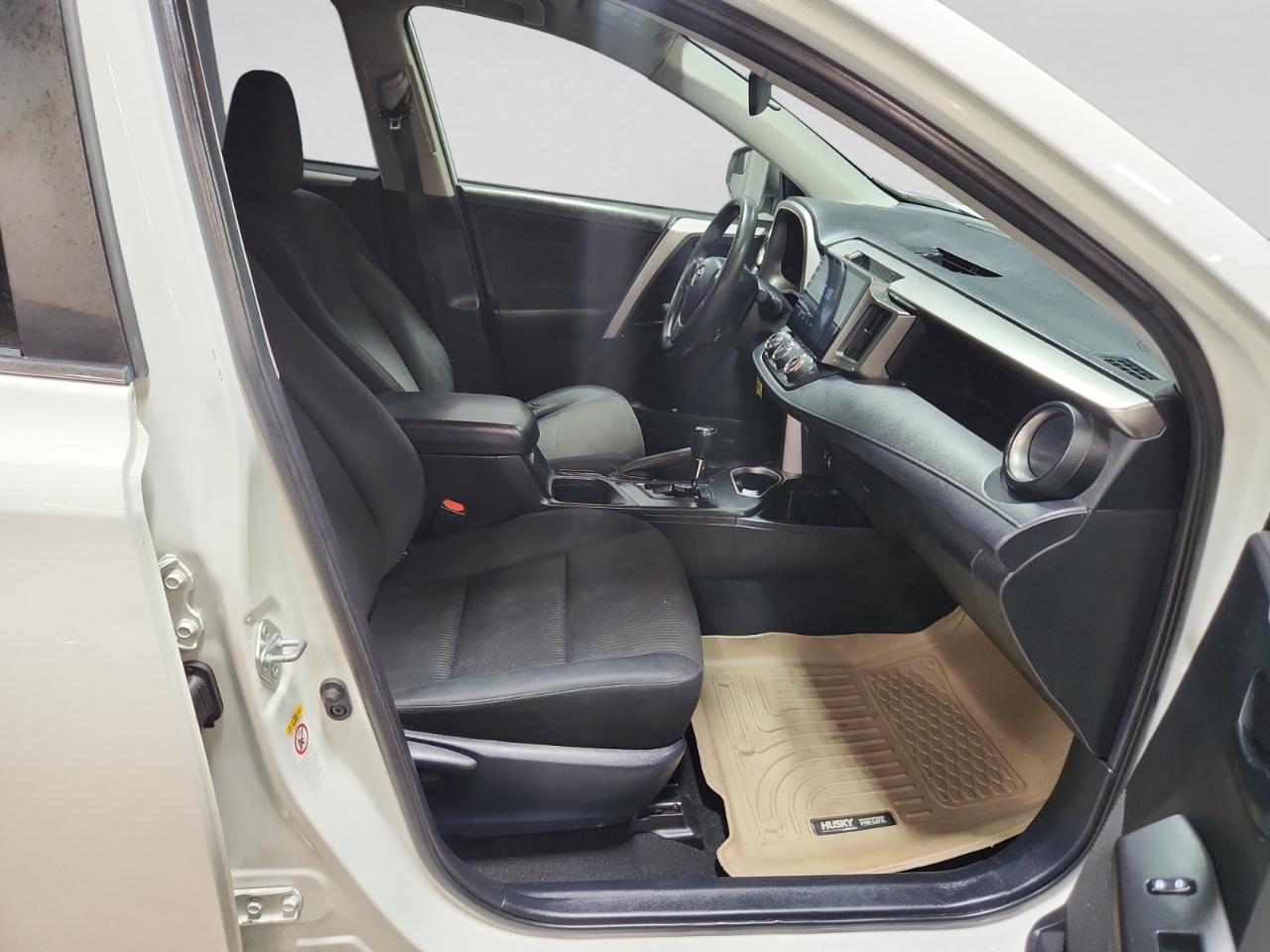 Toyota RAV4 LE AWD 2016