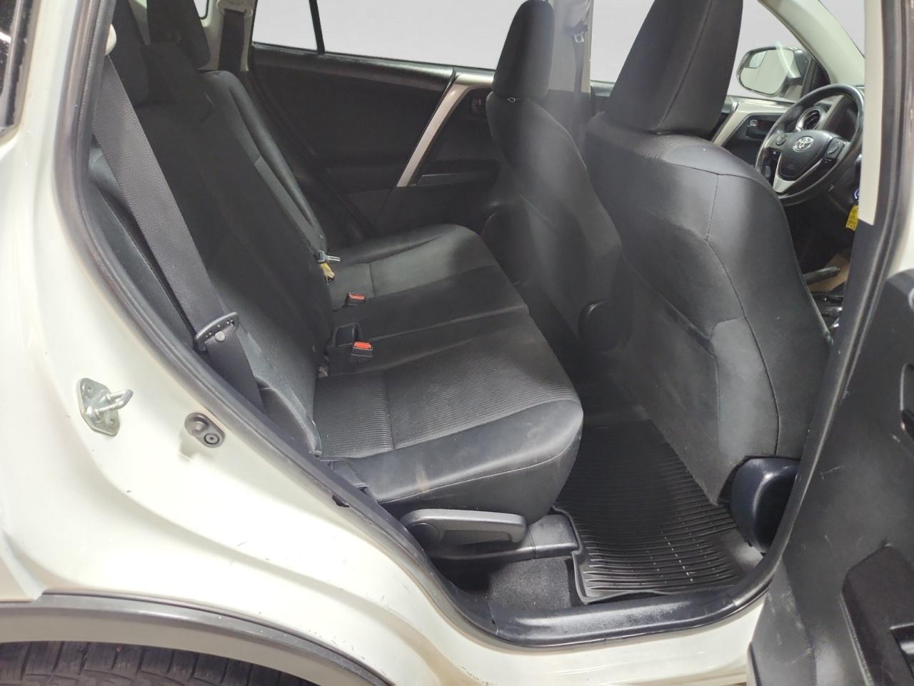 Toyota RAV4 LE AWD 2016