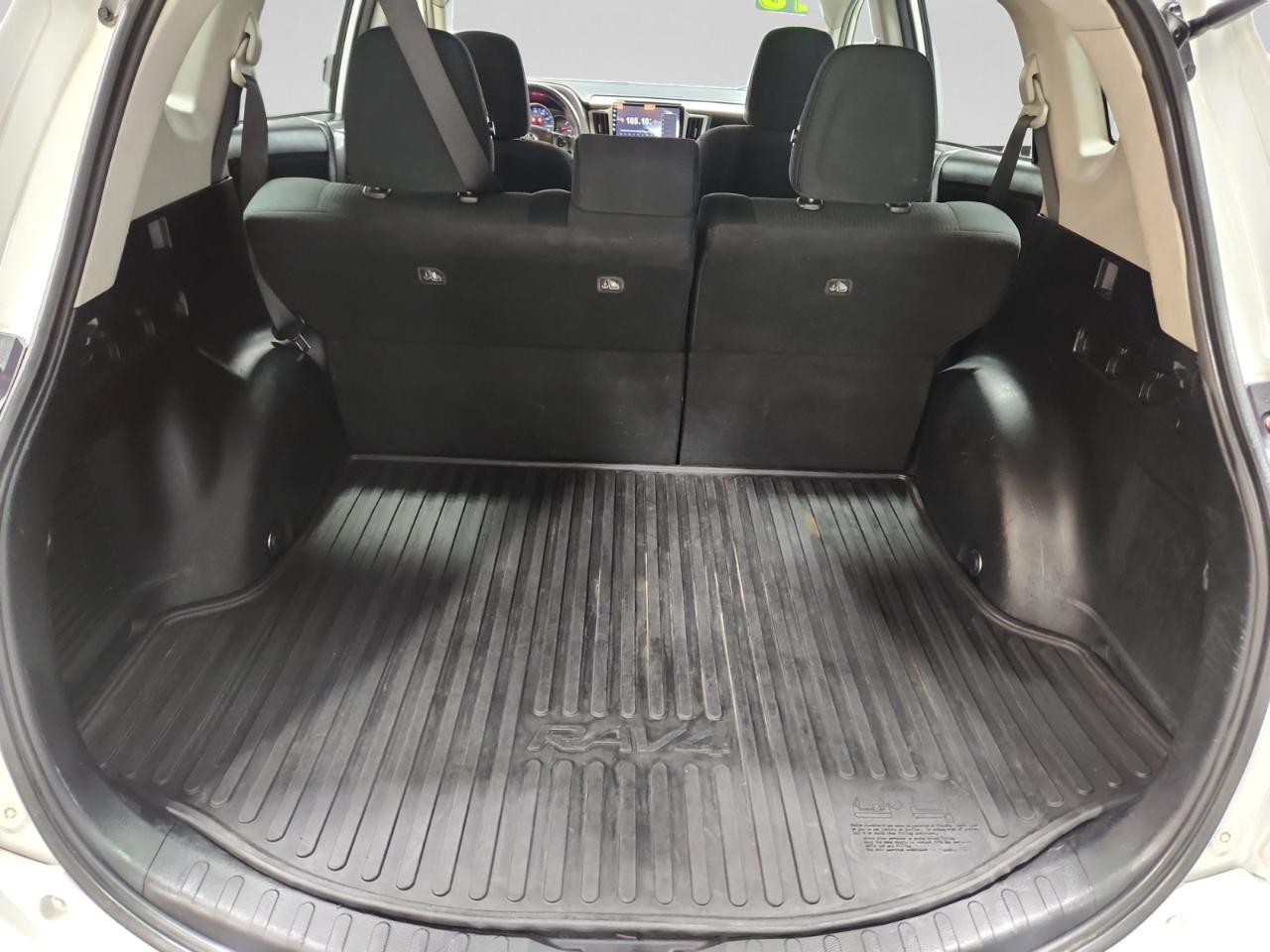 Toyota RAV4 LE AWD 2016