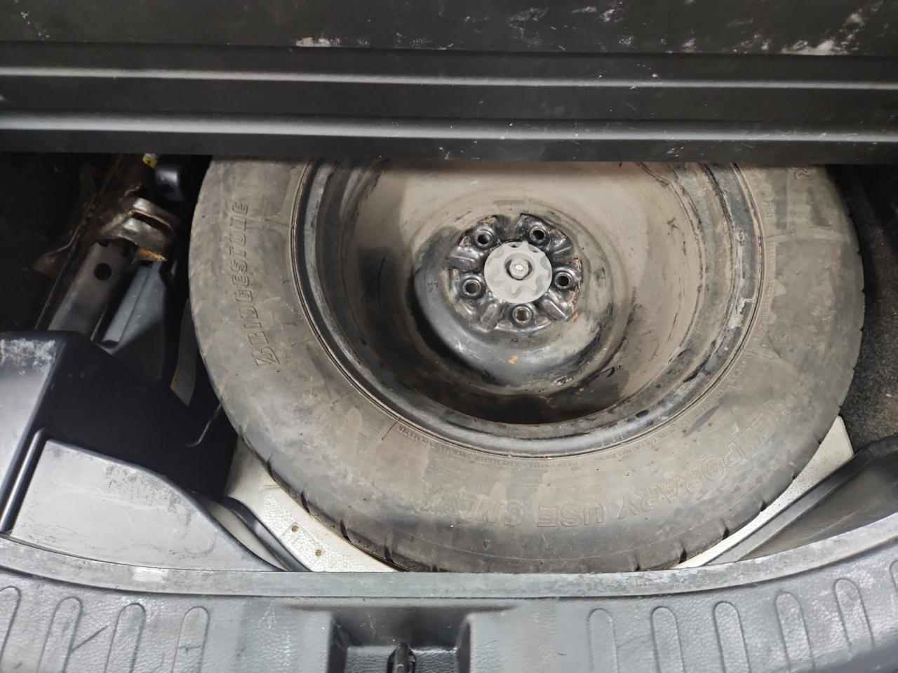 Toyota RAV4 LE AWD 2016