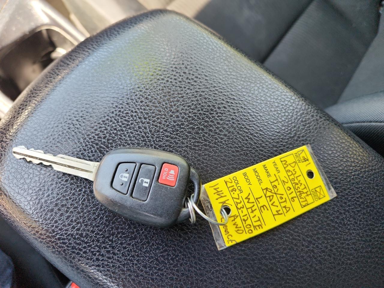 Toyota RAV4 LE AWD 2016