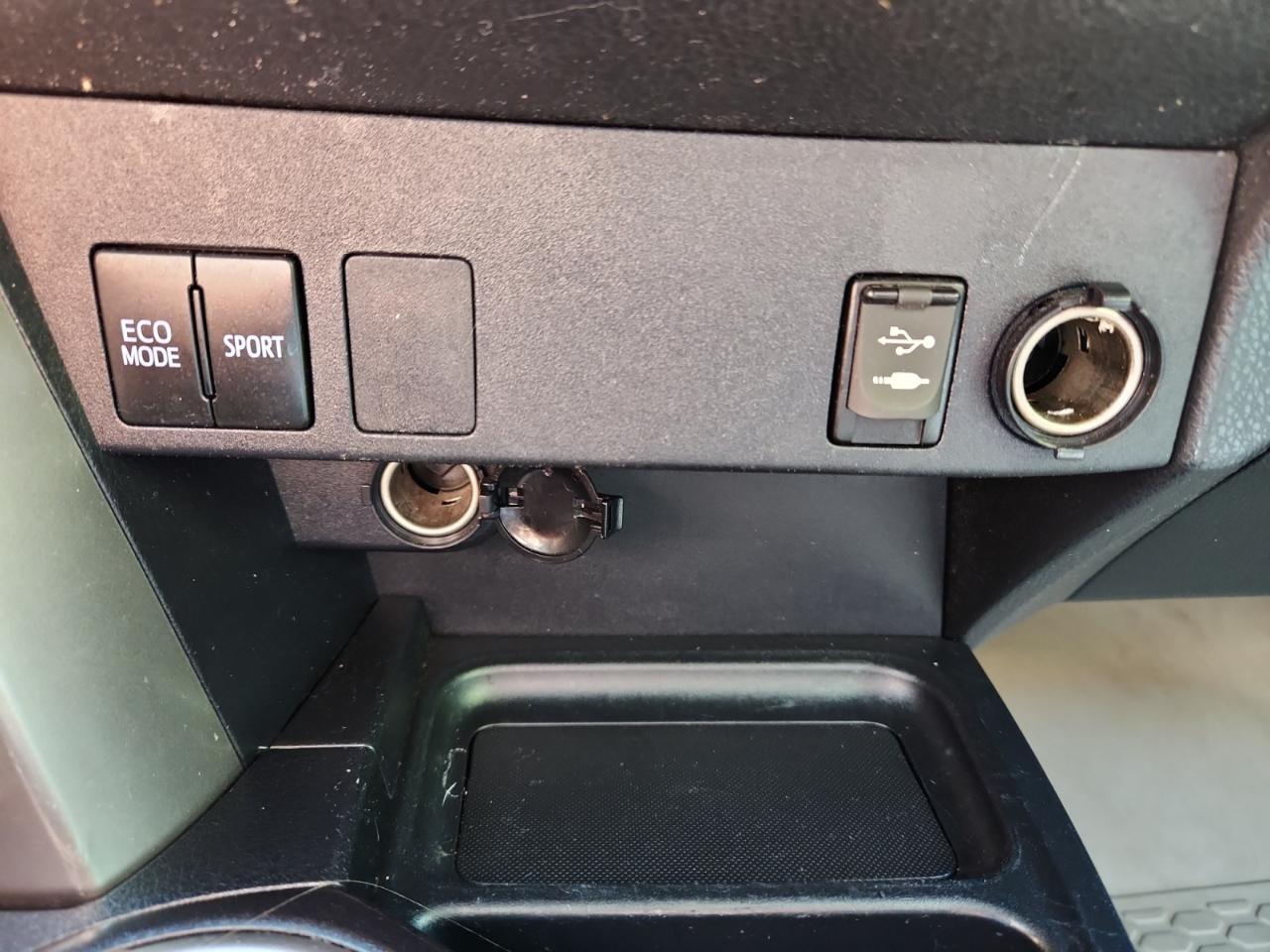 Toyota RAV4 LE AWD 2016