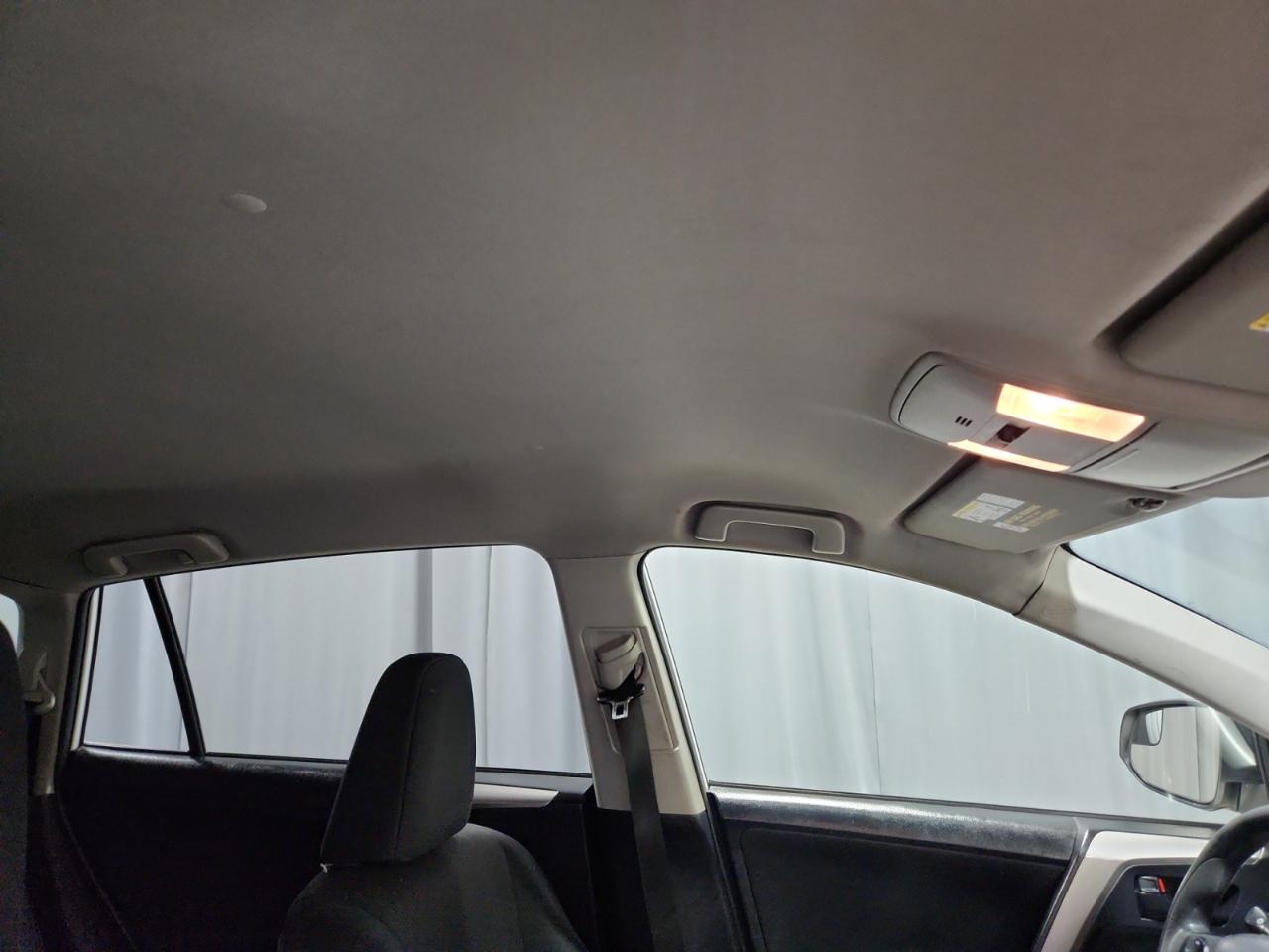 Toyota RAV4 LE AWD 2016