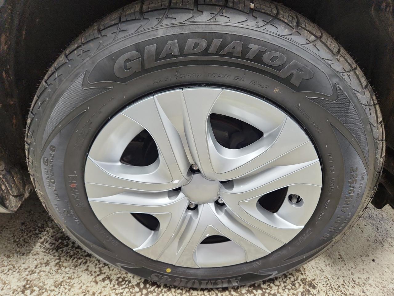 Toyota RAV4 LE AWD 2016