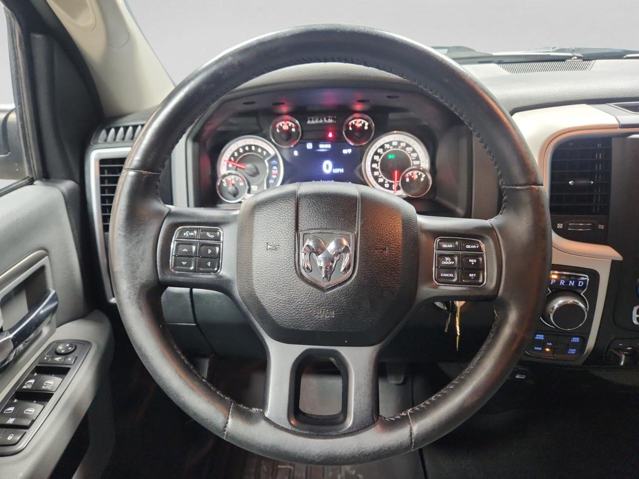 RAM 1500 SLT Crew Cab SWB 4WD 2016